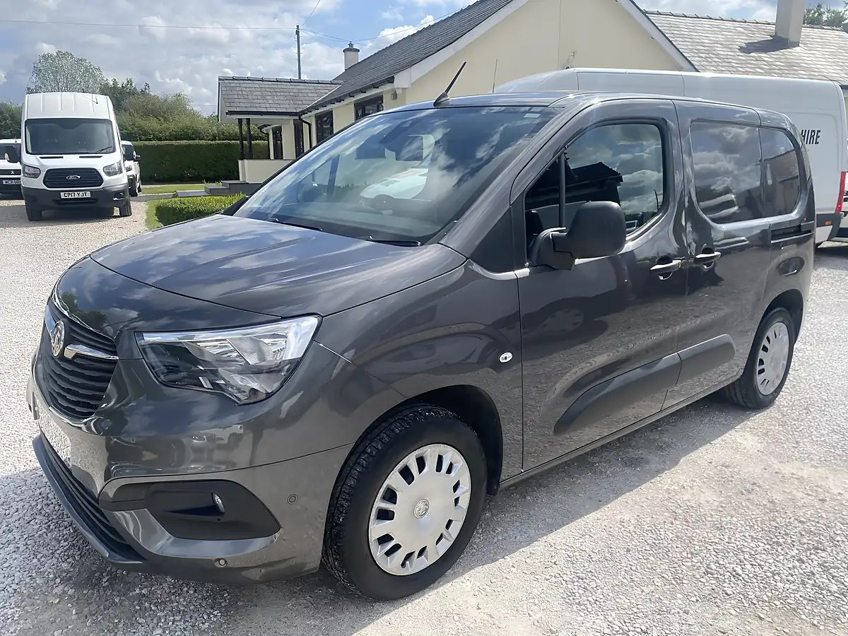 Used 2020 Vauxhall Combo Sportive Grey - Interior and Exterior details 5