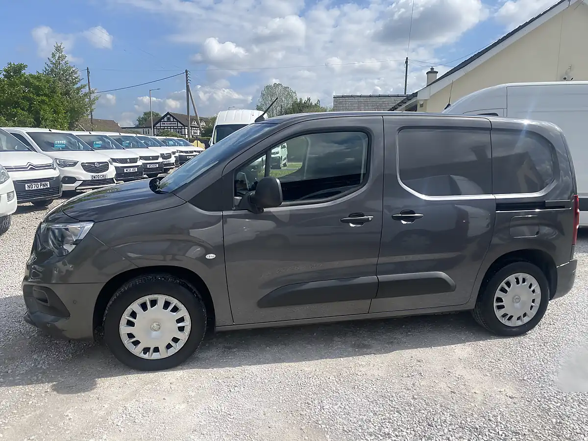 Used 2020 Vauxhall Combo Sportive Grey - Interior and Exterior details 6