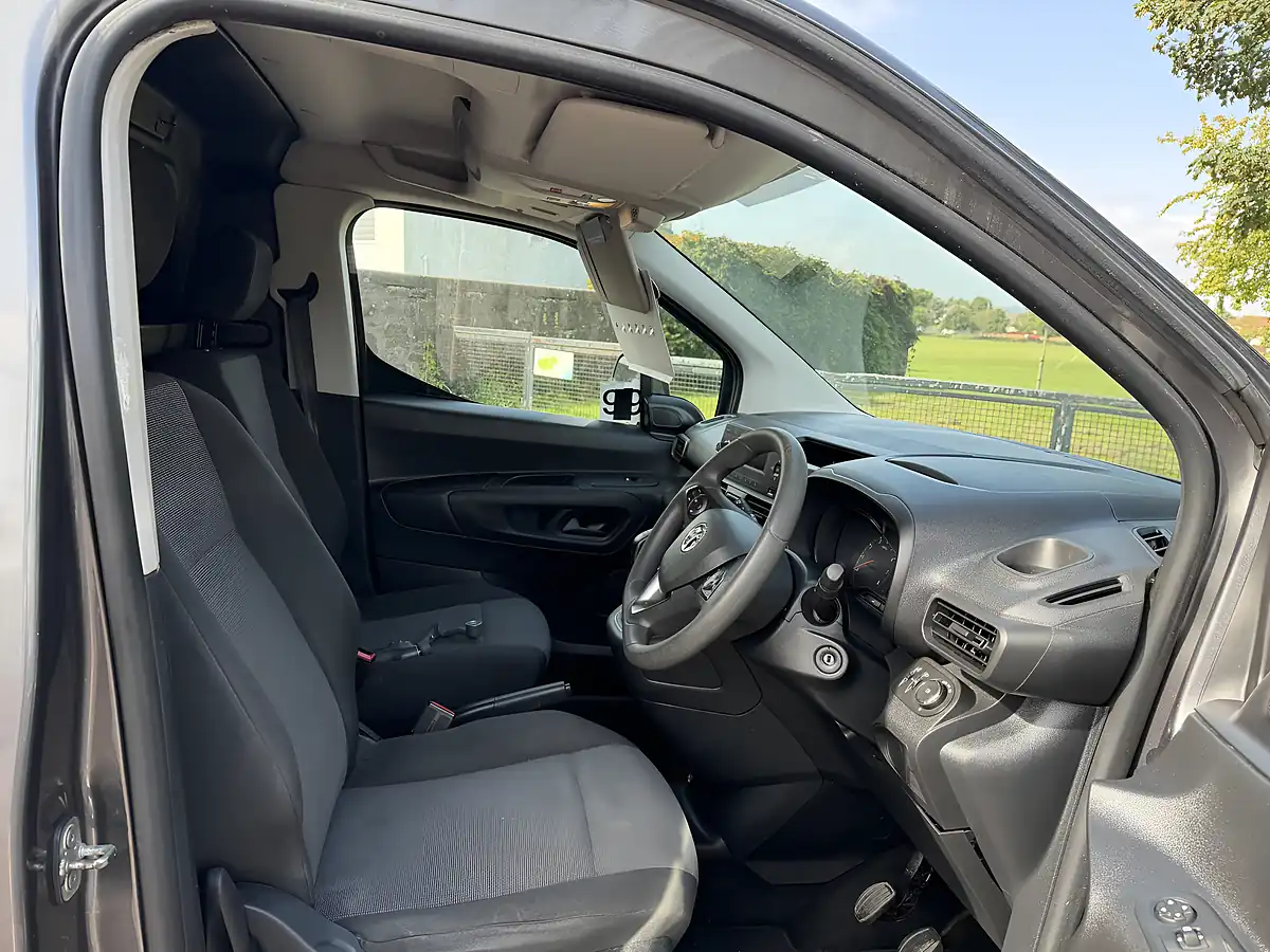 Used 2020 Vauxhall Combo Sportive Grey - Interior and Exterior details 13