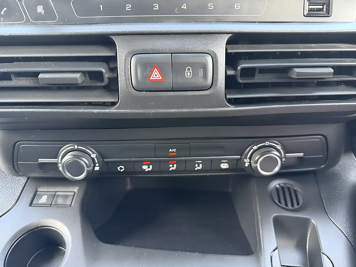 Used 2020 Vauxhall Combo Sportive Grey - Interior and Exterior details 15