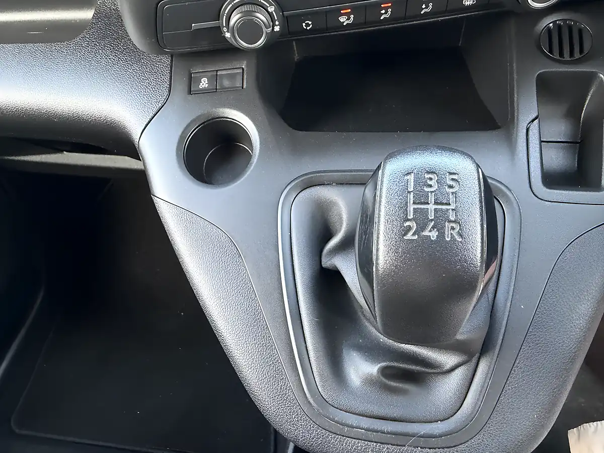 Used 2020 Vauxhall Combo Sportive Grey - Interior and Exterior details 17