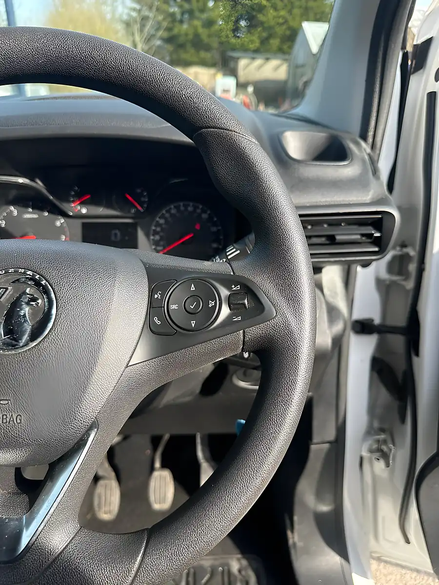 Used 2020 Vauxhall Combo Sportive L1 H1 White - Interior and Exterior details 17