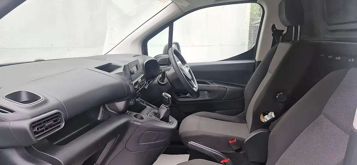 Used 2020 Vauxhall Combo Sportive S/S White - Interior and Exterior details 14