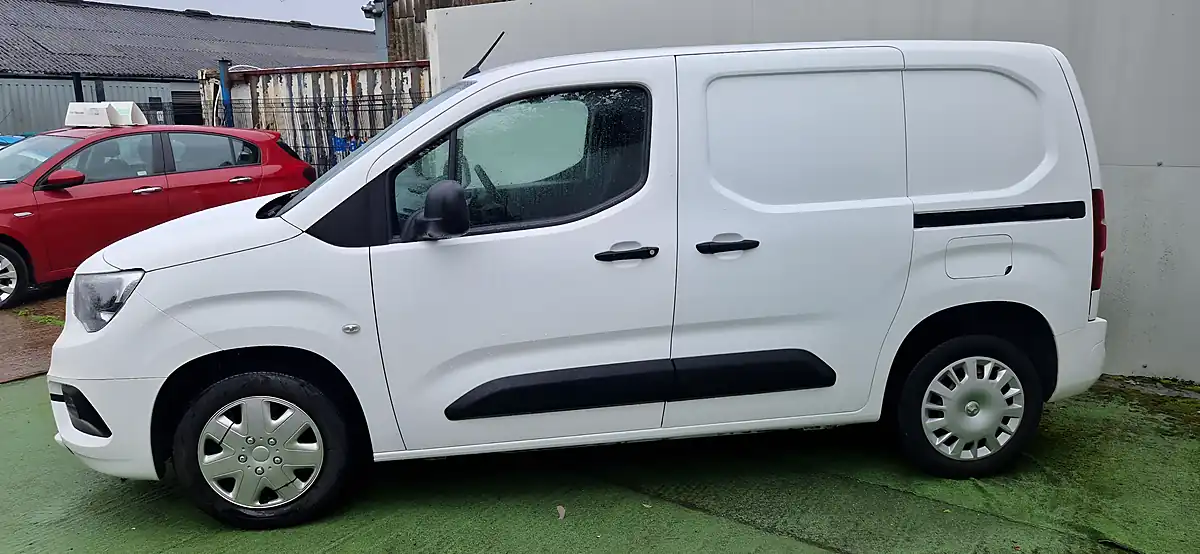 Used 2020 Vauxhall Combo Sportive S/S White - Interior and Exterior details 5