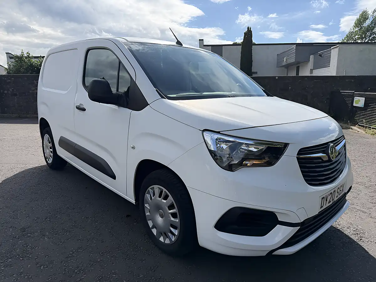 Used 2020 Vauxhall Combo Sportive White - Front View