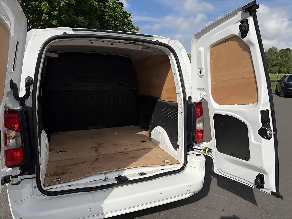Used 2020 Vauxhall Combo Sportive White - Interior and Exterior details 11