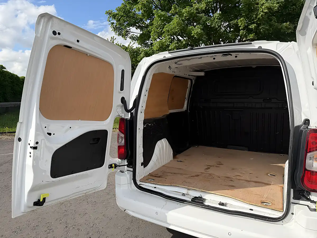 Used 2020 Vauxhall Combo Sportive White - Interior and Exterior details 12