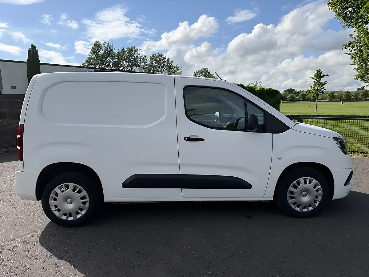 Used 2020 Vauxhall Combo Sportive White - Interior and Exterior details 8