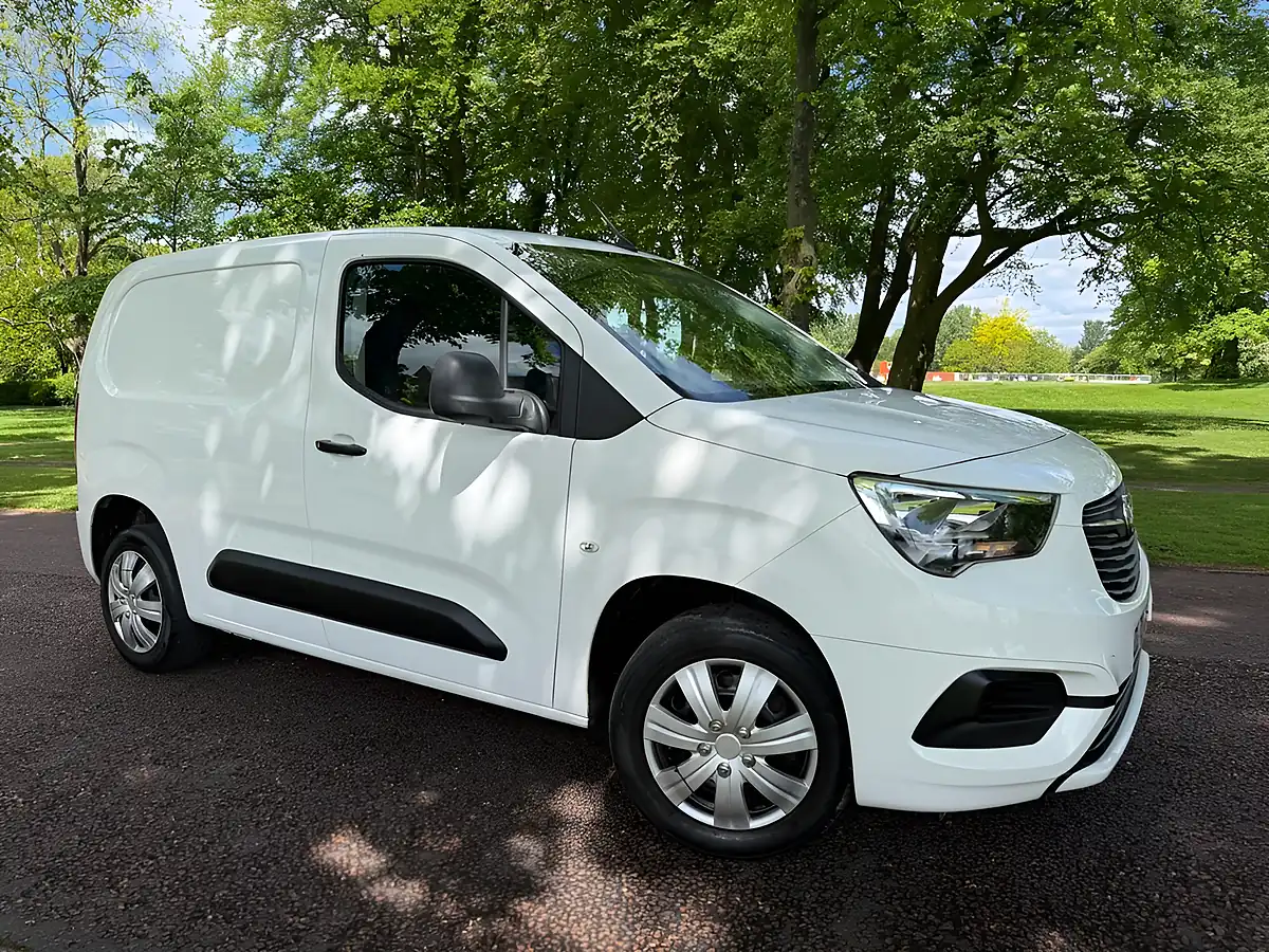 Used 2020 Vauxhall Combo Sportive White - Front View