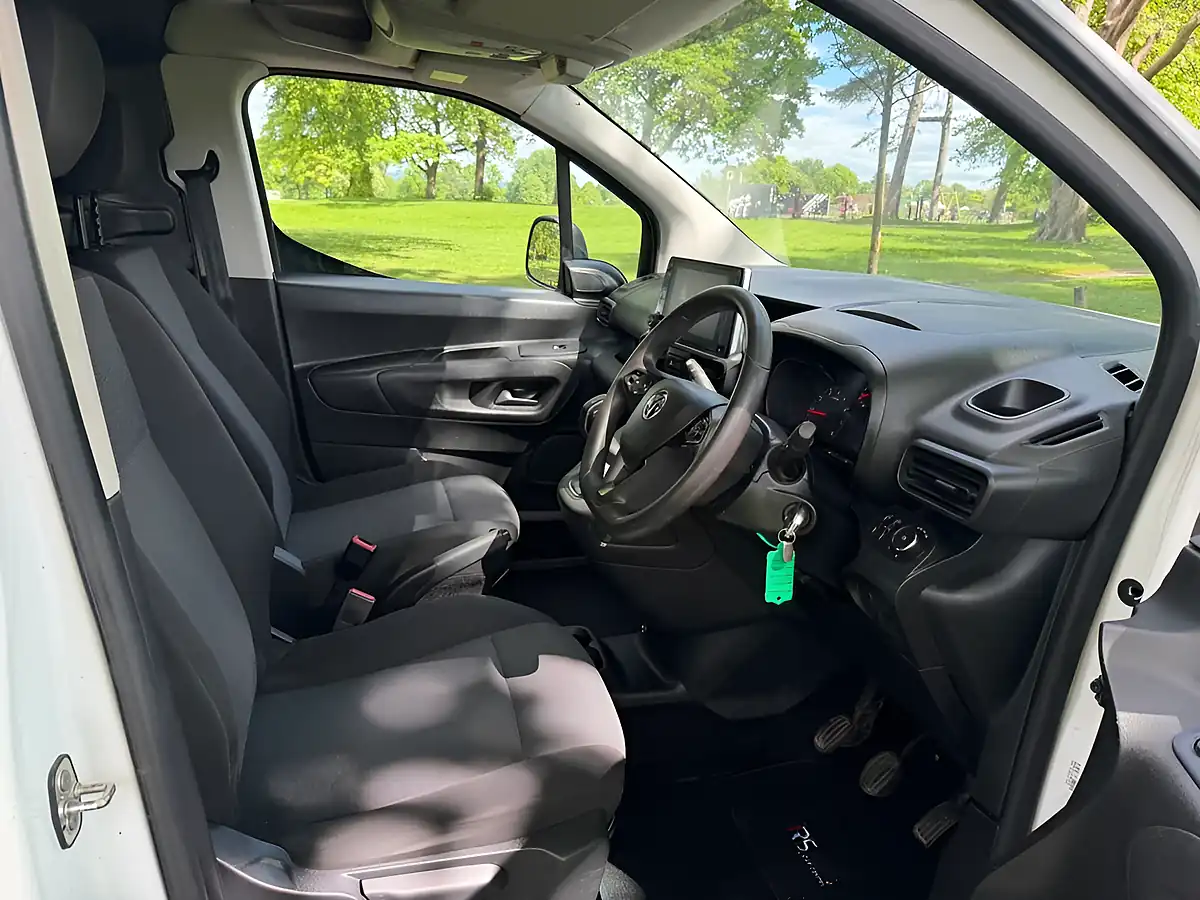 Used 2020 Vauxhall Combo Sportive White - Interior and Exterior details 10