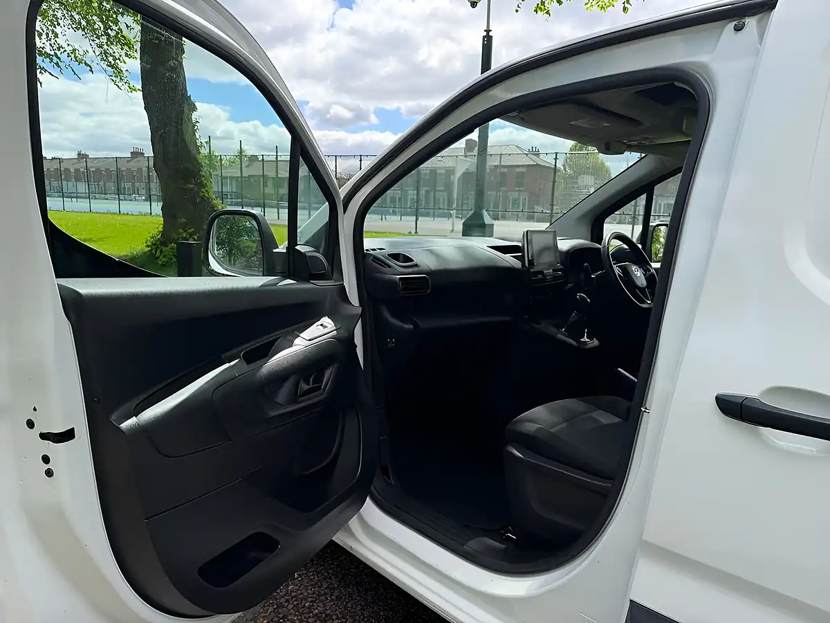 Used 2020 Vauxhall Combo Sportive White - Interior and Exterior details 15