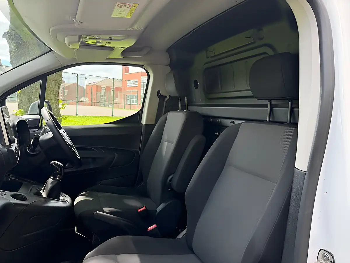 Used 2020 Vauxhall Combo Sportive White - Interior and Exterior details 17