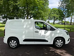 Used 2020 Vauxhall Combo Sportive White - Interior and Exterior details 2