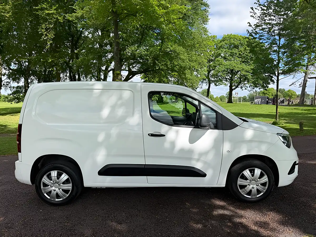 Used 2020 Vauxhall Combo Sportive White - Interior and Exterior details 2
