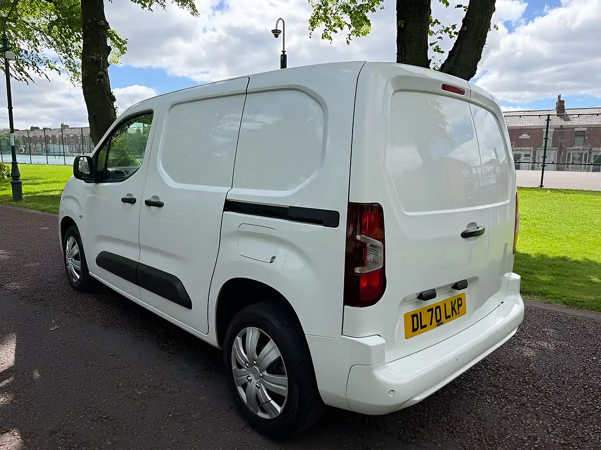 Used 2020 Vauxhall Combo Sportive White - Interior and Exterior details 5