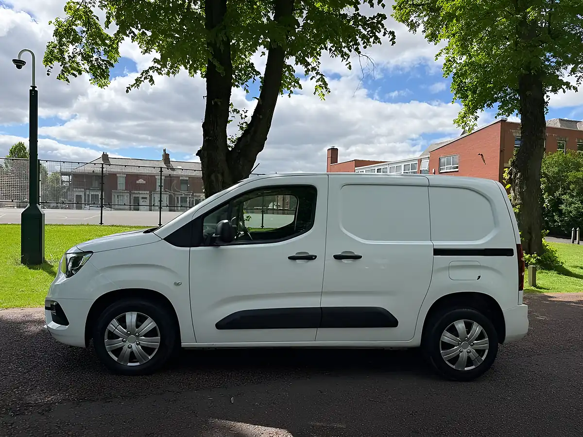 Used 2020 Vauxhall Combo Sportive White - Interior and Exterior details 6