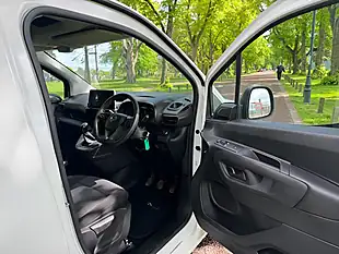 Used 2020 Vauxhall Combo Sportive White - Interior and Exterior details 9