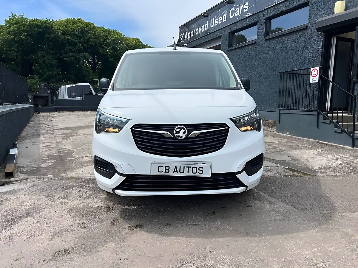 Used 2020 Vauxhall Combo Sportive White - Interior and Exterior details 2