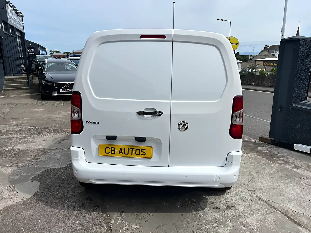 Used 2020 Vauxhall Combo Sportive White - Interior and Exterior details 5
