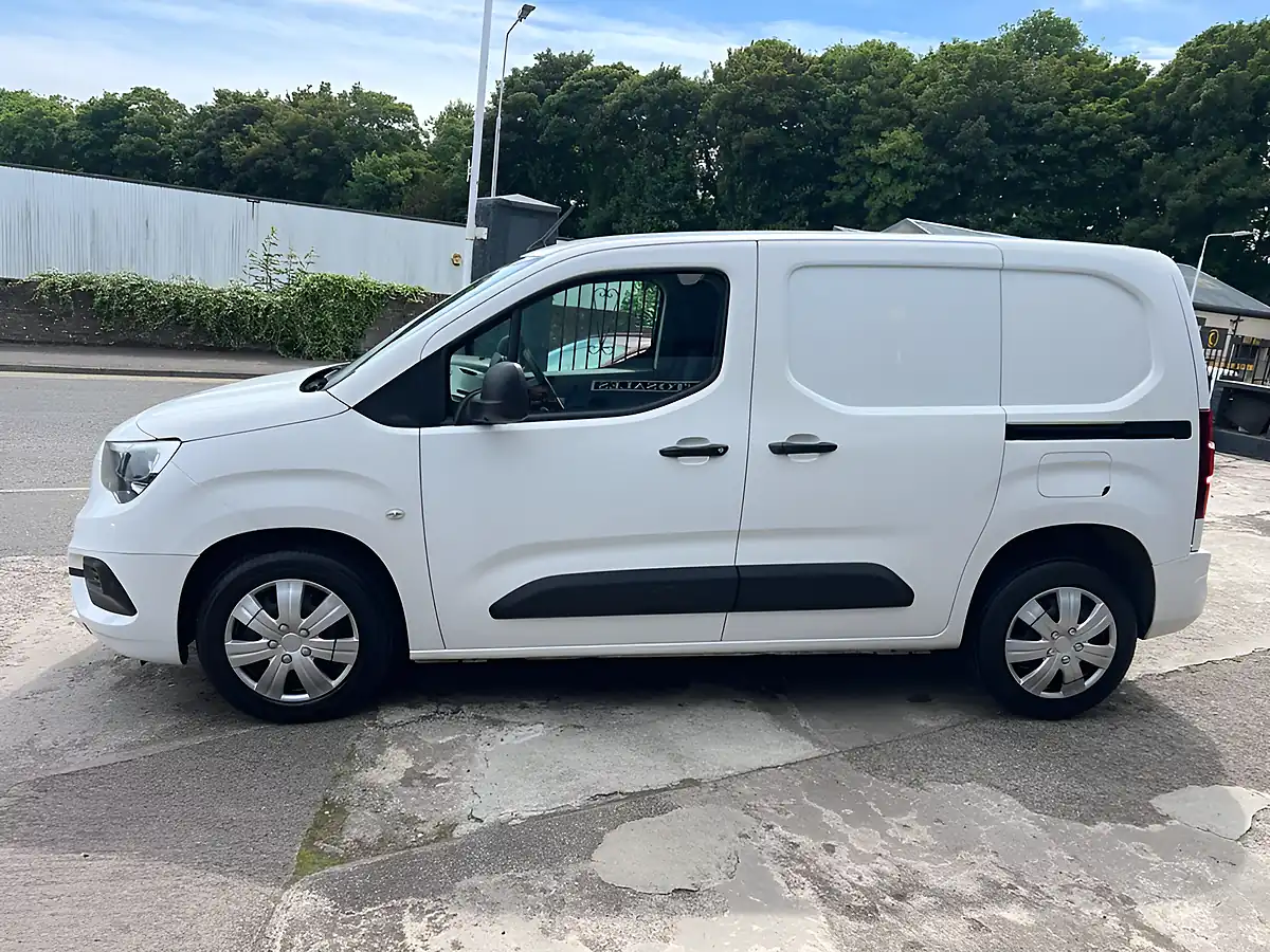 Used 2020 Vauxhall Combo Sportive White - Interior and Exterior details 7