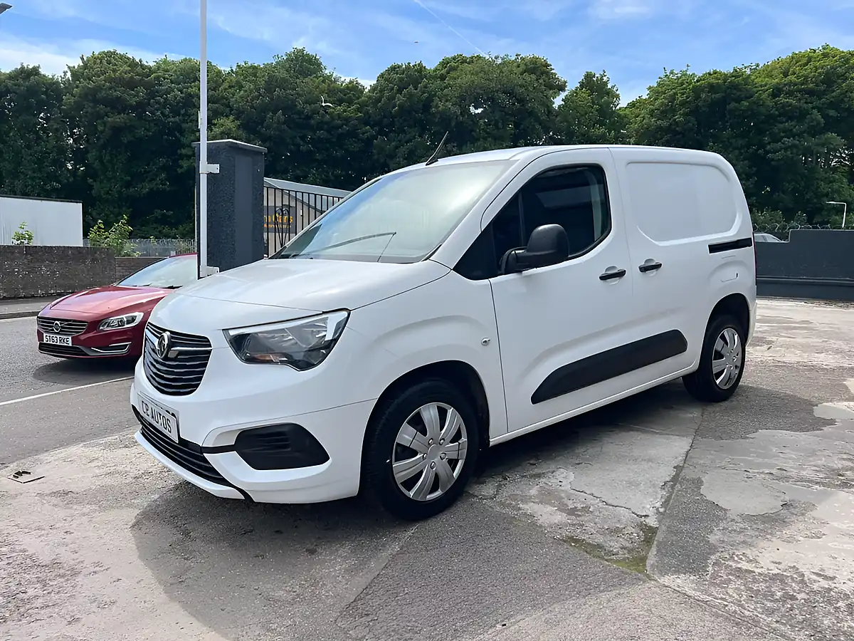 Used 2020 Vauxhall Combo Sportive White - Interior and Exterior details 8