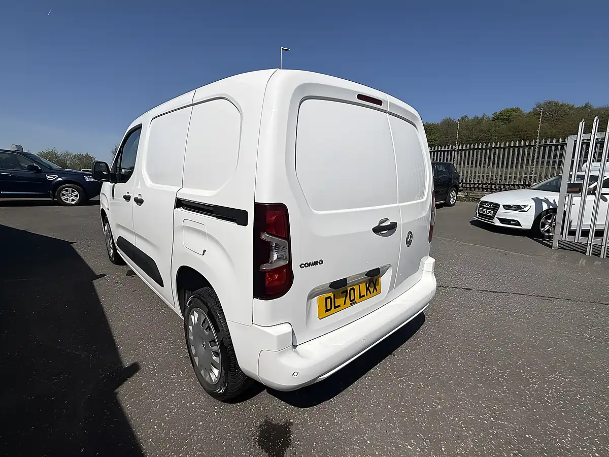 Used 2020 Vauxhall Combo Sportive White - Interior and Exterior details 10