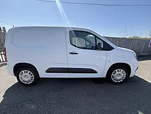 Used 2020 Vauxhall Combo Sportive White - Interior and Exterior details 12