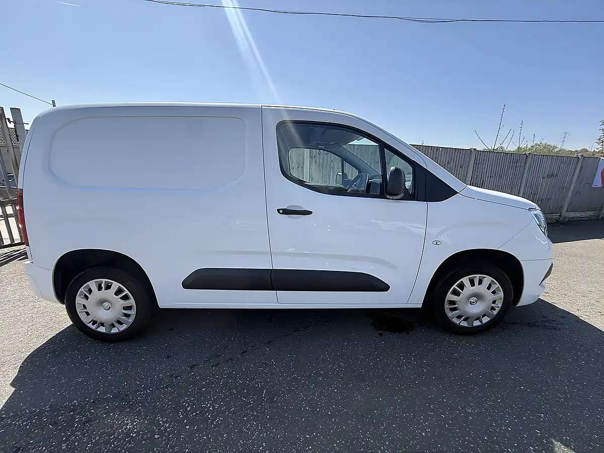 Used 2020 Vauxhall Combo Sportive White - Interior and Exterior details 12