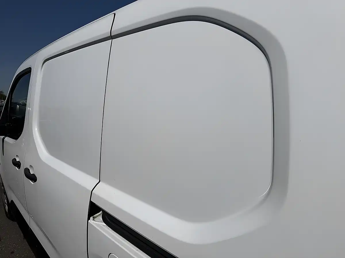 Used 2020 Vauxhall Combo Sportive White - Interior and Exterior details 5