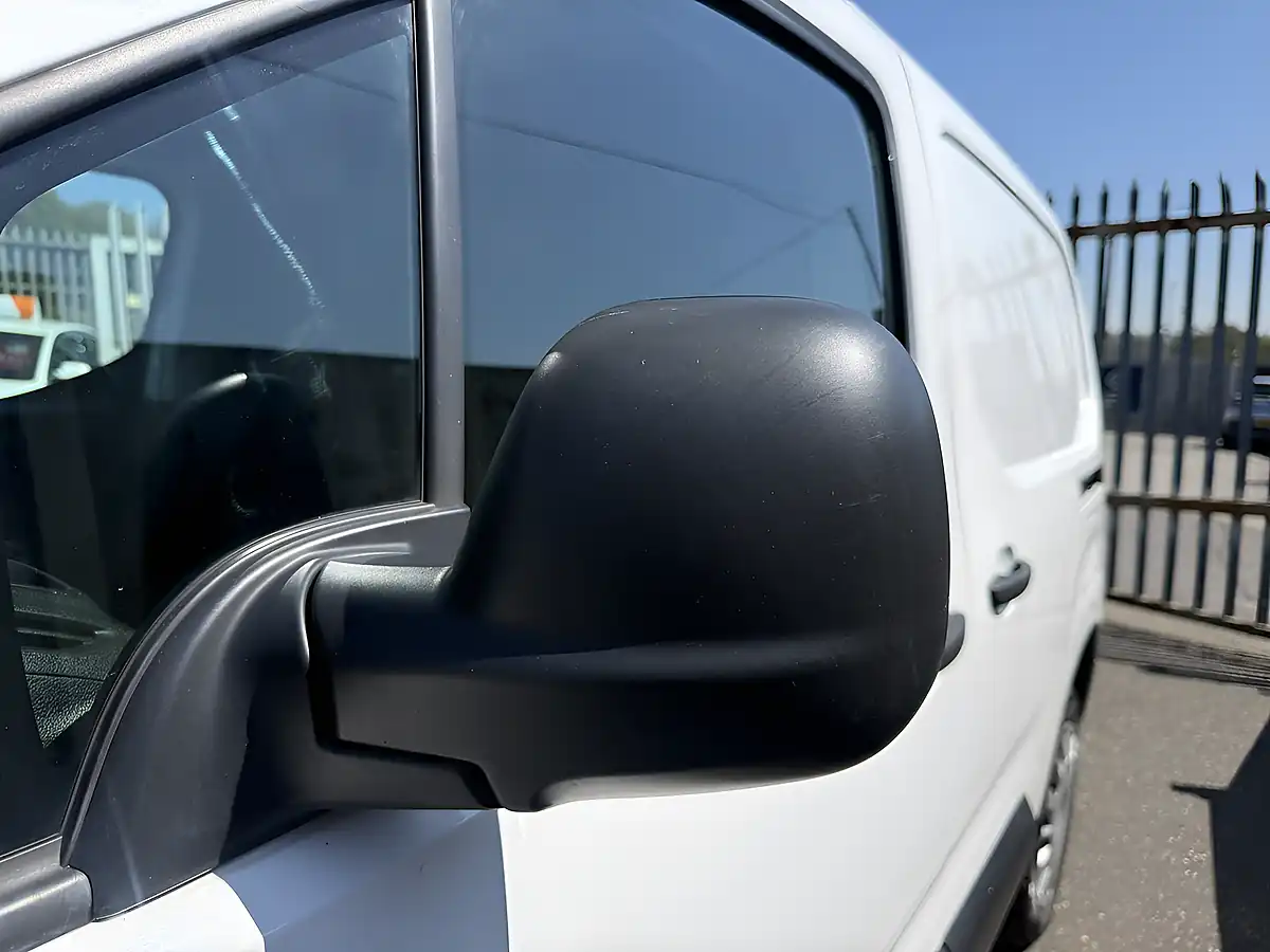Used 2020 Vauxhall Combo Sportive White - Interior and Exterior details 7