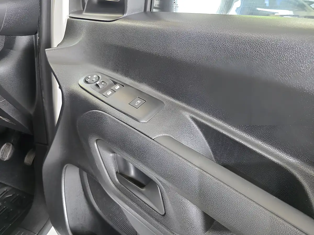Used 2020 Vauxhall Combo Sportive White - Interior and Exterior details 11