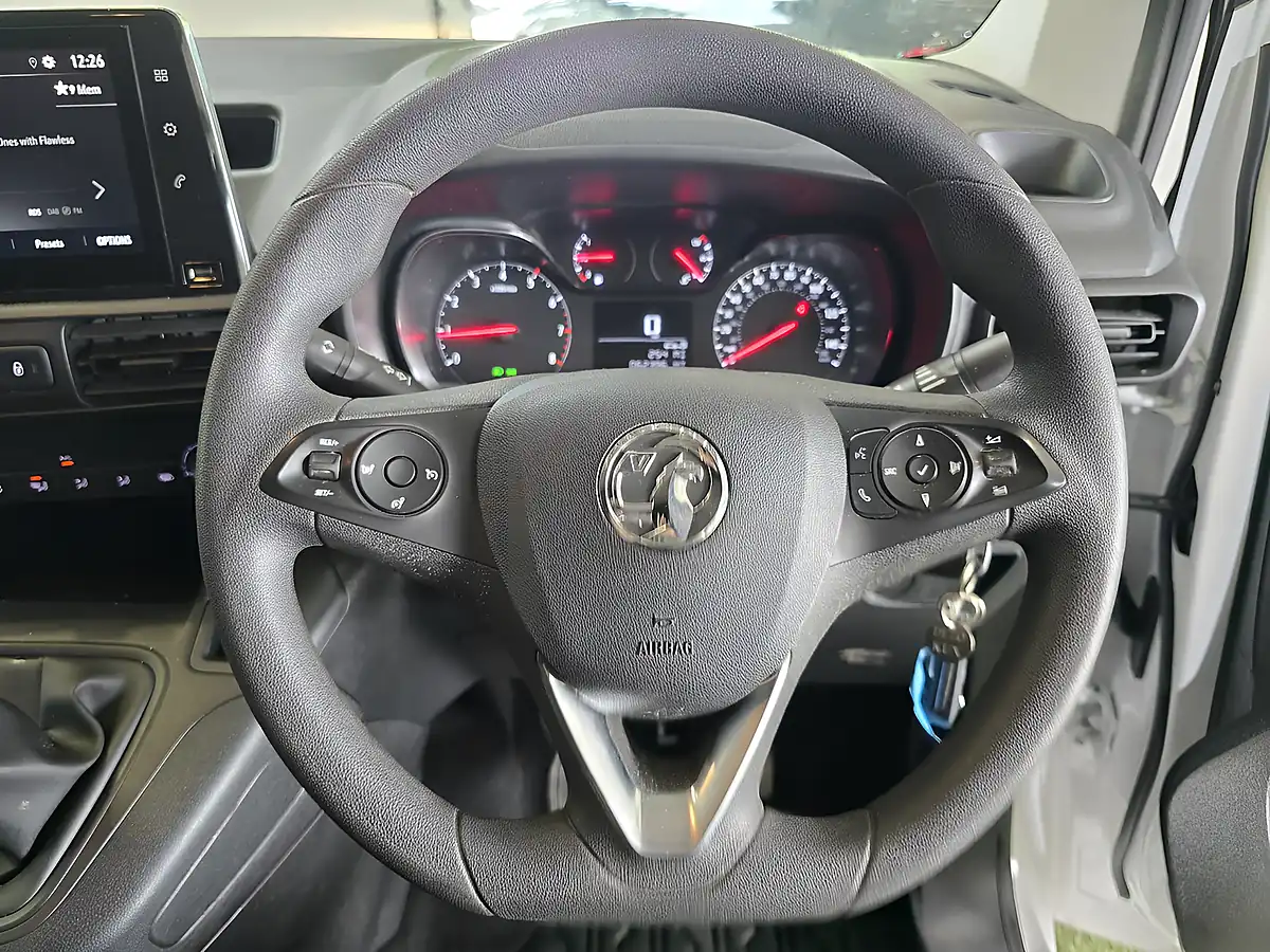 Used 2020 Vauxhall Combo Sportive White - Interior and Exterior details 16