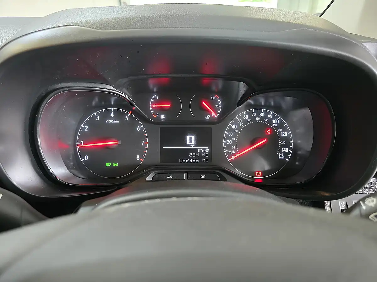 Used 2020 Vauxhall Combo Sportive White - Interior and Exterior details 17