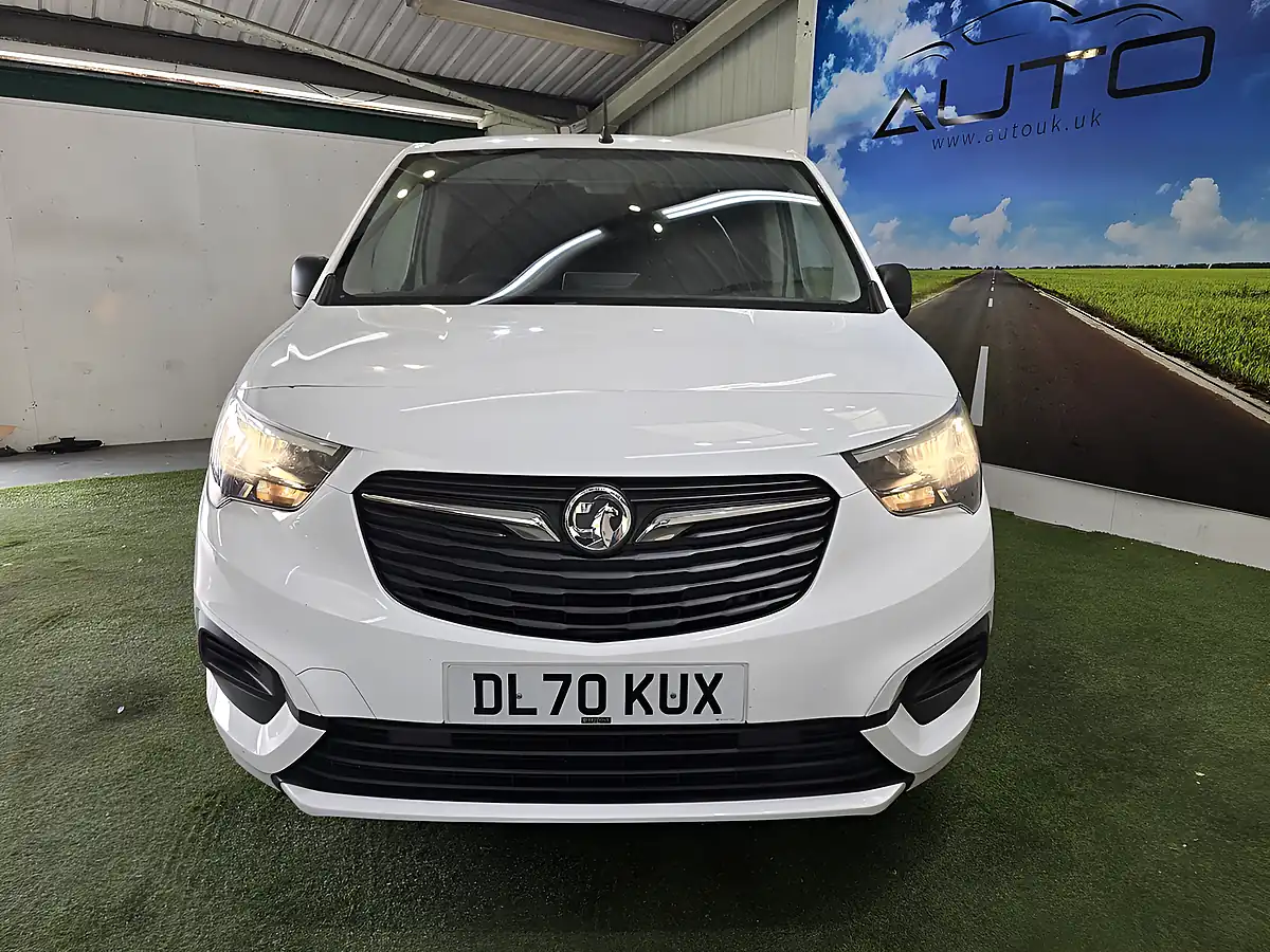 Used 2020 Vauxhall Combo Sportive White - Interior and Exterior details 3