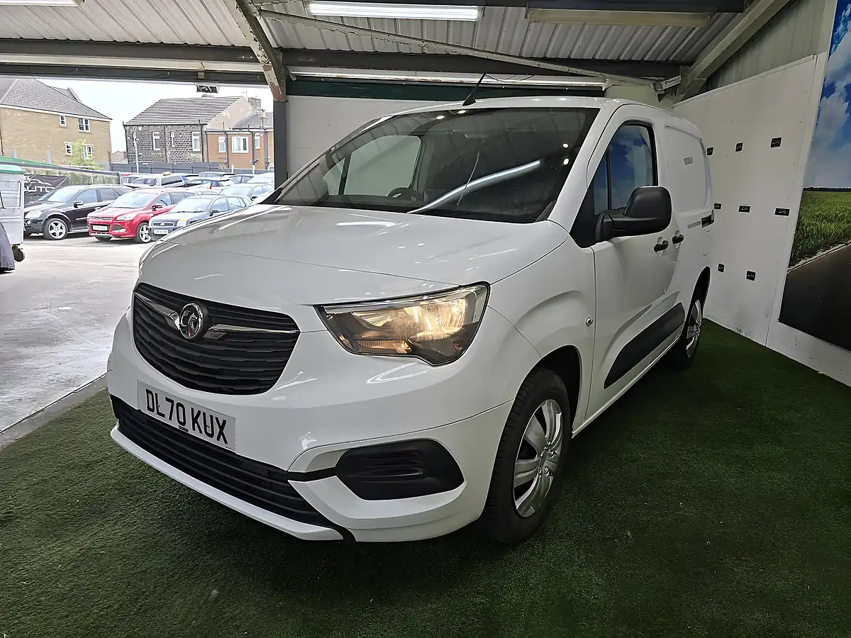 Used 2020 Vauxhall Combo Sportive White - Interior and Exterior details 4