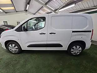 Used 2020 Vauxhall Combo Sportive White - Interior and Exterior details 5