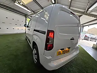 Used 2020 Vauxhall Combo Sportive White - Interior and Exterior details 7