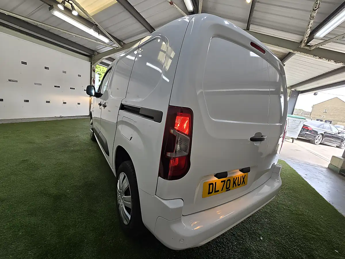Used 2020 Vauxhall Combo Sportive White - Interior and Exterior details 7