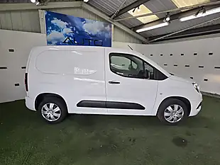 Used 2020 Vauxhall Combo Sportive White - Interior and Exterior details 9