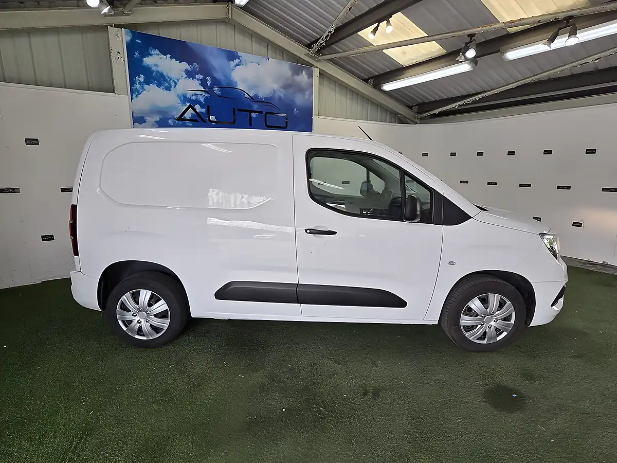 Used 2020 Vauxhall Combo Sportive White - Interior and Exterior details 9