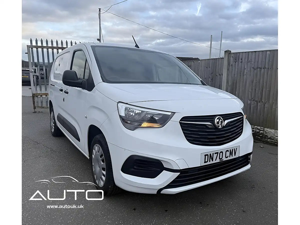 Used 2020 Vauxhall Combo Sportive White - Front View