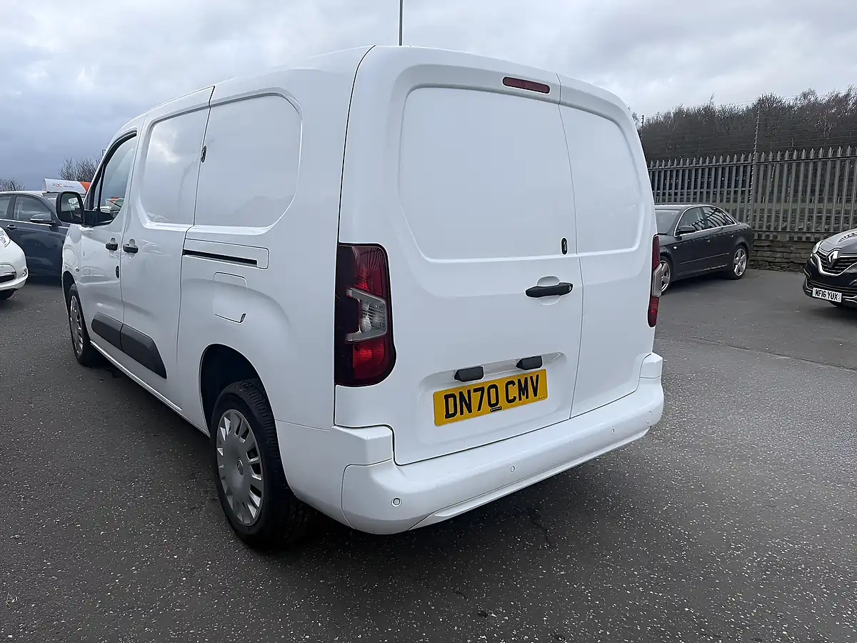 Used 2020 Vauxhall Combo Sportive White - Interior and Exterior details 11