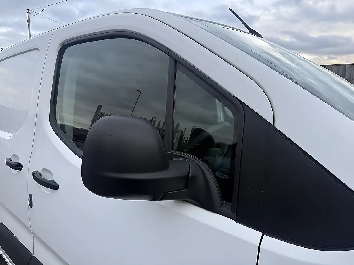 Used 2020 Vauxhall Combo Sportive White - Interior and Exterior details 15