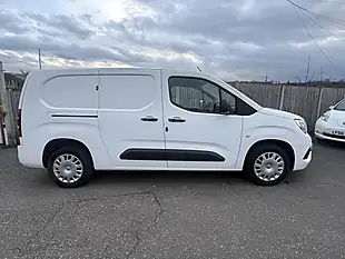 Used 2020 Vauxhall Combo Sportive White - Interior and Exterior details 17