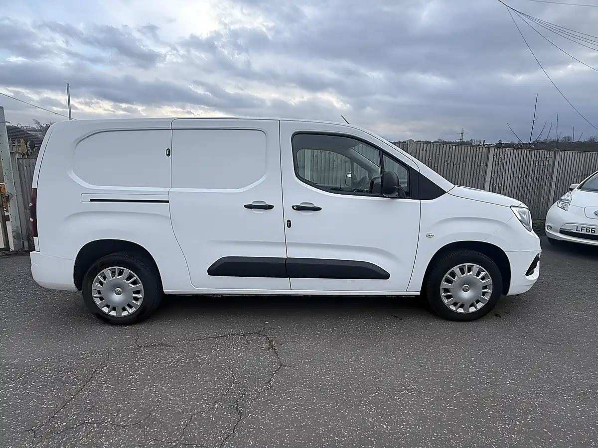 Used 2020 Vauxhall Combo Sportive White - Interior and Exterior details 17