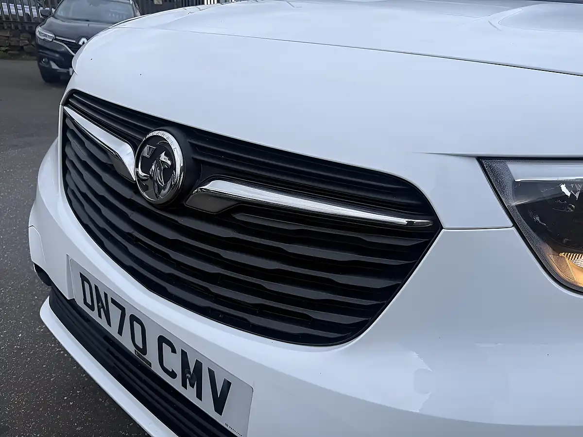Used 2020 Vauxhall Combo Sportive White - Interior and Exterior details 2