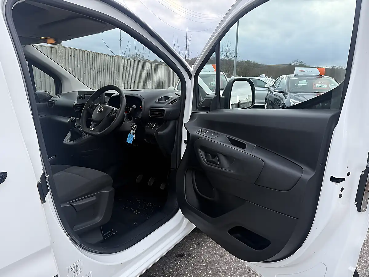 Used 2020 Vauxhall Combo Sportive White - Interior and Exterior details 20