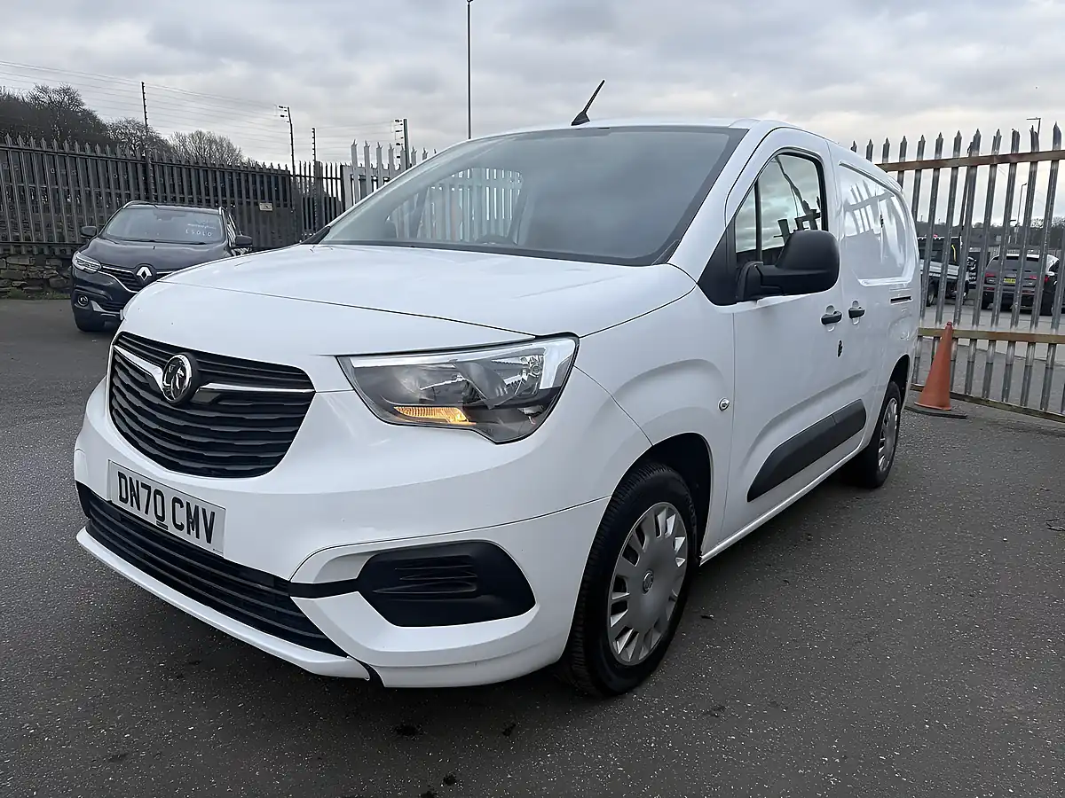 Used 2020 Vauxhall Combo Sportive White - Interior and Exterior details 3