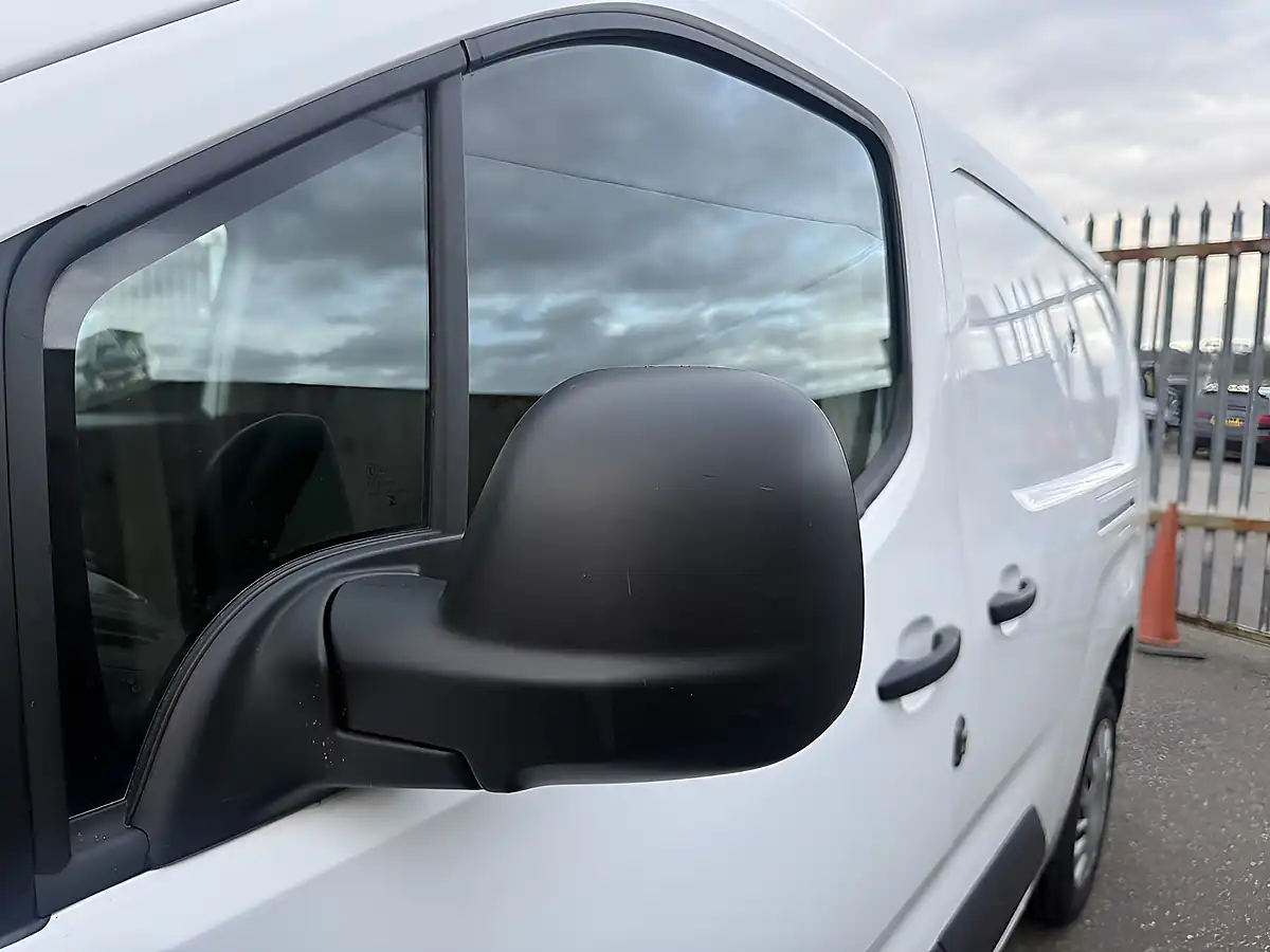 Used 2020 Vauxhall Combo Sportive White - Interior and Exterior details 5