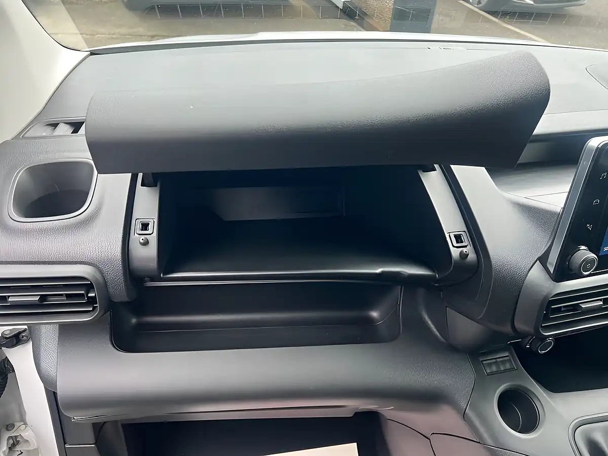 Used 2020 Vauxhall Combo Sportive White - Interior and Exterior details 11
